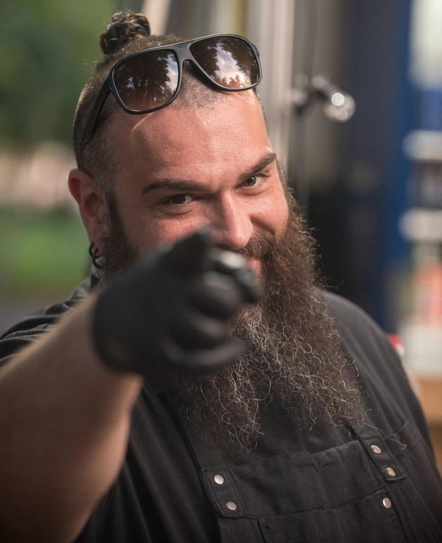 nenad-od-kumanovo-ima-unikaten-burger-bar-vo-belgrad-najskap-e-vegetarijanskiot-burgerite-so-viski-mi-se-zashtiten-znak-34.jpg