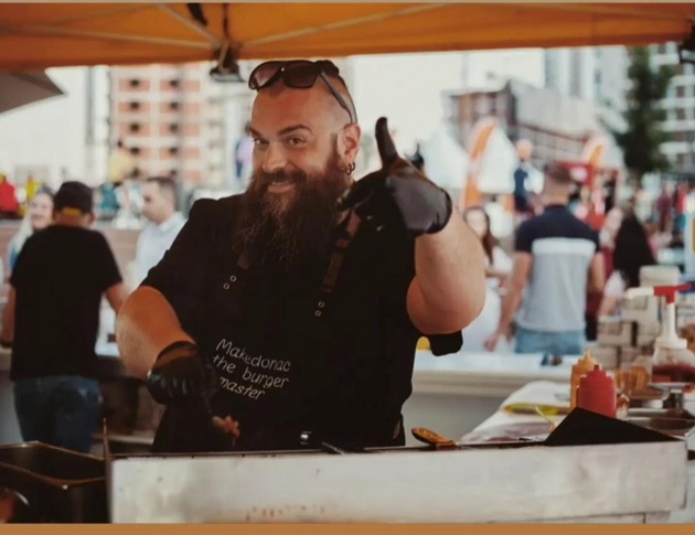 nenad-od-kumanovo-ima-unikaten-burger-bar-vo-belgrad-najskap-e-vegetarijanskiot-burgerite-so-viski-mi-se-zashtiten-znak-36.jpg