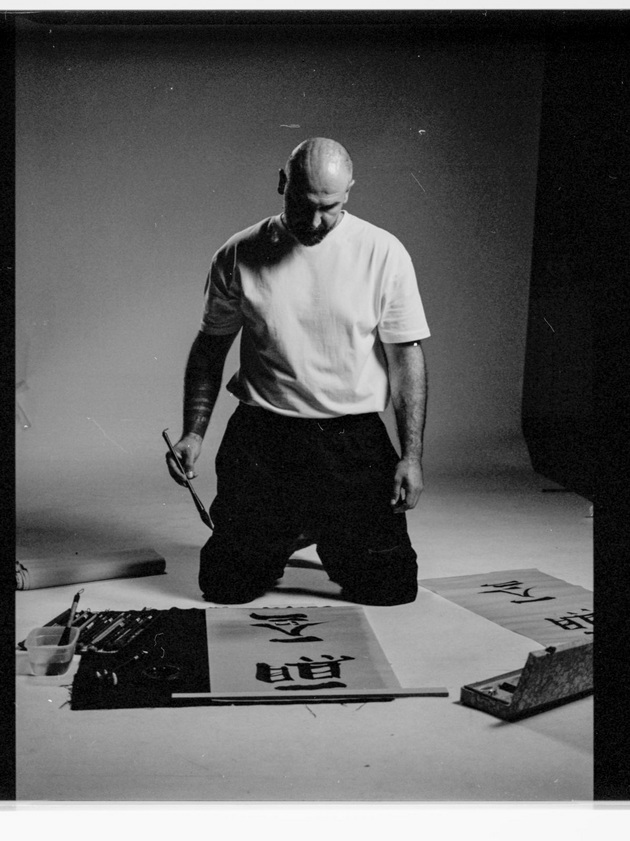 po-povod-21-godina-od-izdavanjeto-na-prviot-album-toni-zen-izdade-premium-set-kutija-so-dva-albuma-na-vinil-i-dve-stihozbirki-05.jpg