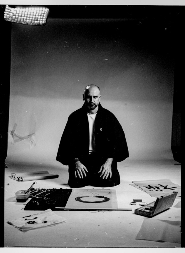 po-povod-21-godina-od-izdavanjeto-na-prviot-album-toni-zen-izdade-premium-set-kutija-so-dva-albuma-na-vinil-i-dve-stihozbirki-07.jpg