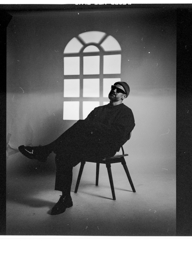 po-povod-21-godina-od-izdavanjeto-na-prviot-album-toni-zen-izdade-premium-set-kutija-so-dva-albuma-na-vinil-i-dve-stihozbirki-16.jpg