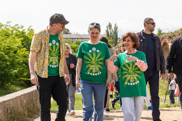 sobravme-nad-1-5-toni-otpad-niz-zemjava-makedonkata-gordana-i-avstriecot-hanes-tvorci-na-generalka-vikend-04.jpg