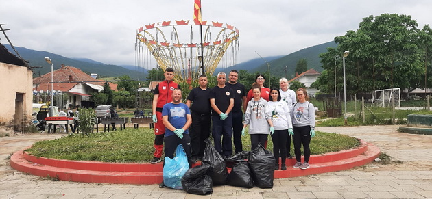 sobravme-nad-1-5-toni-otpad-niz-zemjava-makedonkata-gordana-i-avstriecot-hanes-tvorci-na-generalka-vikend-09.jpg