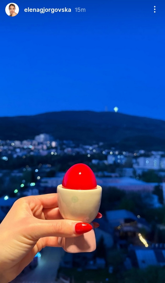 tri-crveni-za-zdravje-i-srekja-prvite-veligdenski-jajca-vo-domovite-na-poznatite-makedonci-18.jpg