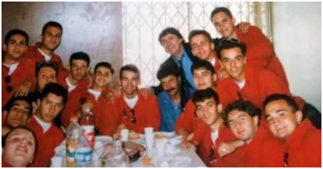 promocija-na-biografskata-kniga-fudbal-pod-senka-za-legendarniot-fudbaler-vasil-ringov-02.jpg