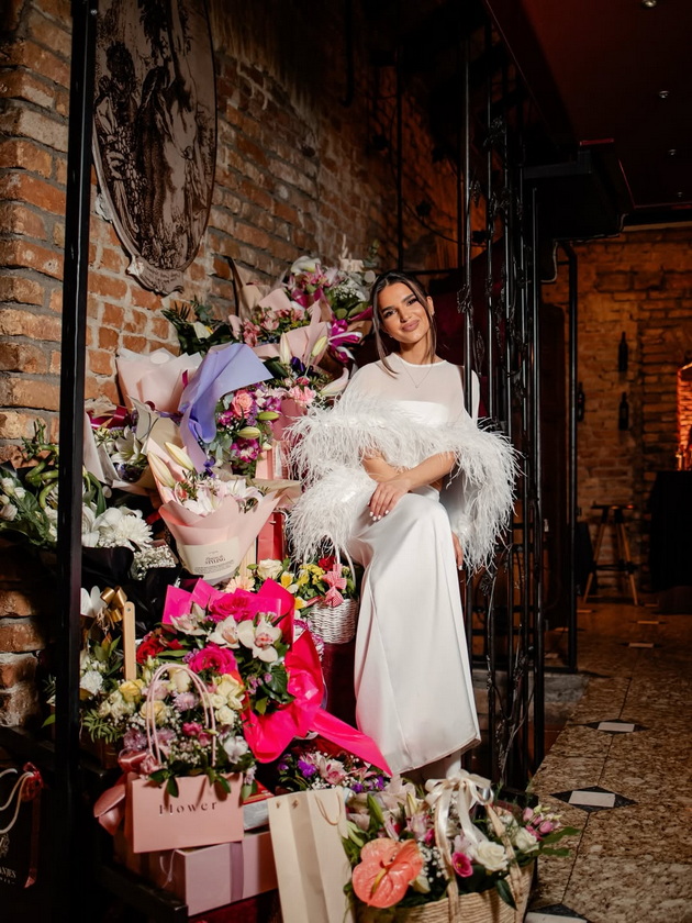 mia-kostova-aleksandra-shijakoska-makedonskite-dami-glamurozni-kaj-nashata-dizajnerka-kocareva-foto-09.jpg