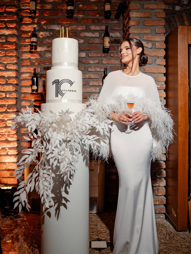 mia-kostova-aleksandra-shijakoska-makedonskite-dami-glamurozni-kaj-nashata-dizajnerka-kocareva-foto-10.jpg