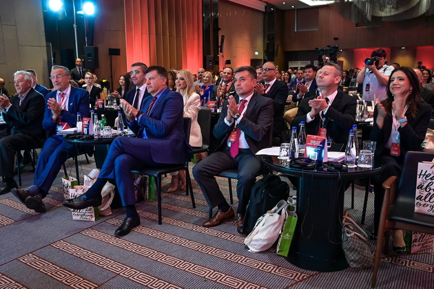 mukaetov-na-samitot-makedonija-2025-alkaloid-e-primer-deka-makedonija-mozhe-da-se-natprevaruva-globalno-03.jpg