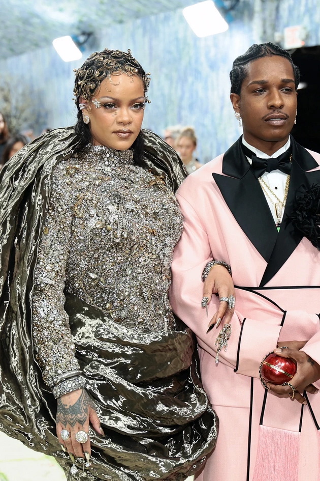 najmokjnite-i-najvljubeni-parovi-na-met-gala-2026-bijonse-i-djej-zi-izdominiraa-foto-04.jpg