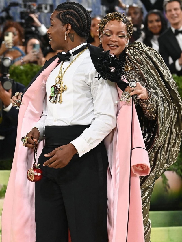 najmokjnite-i-najvljubeni-parovi-na-met-gala-2026-bijonse-i-djej-zi-izdominiraa-foto-08_2.jpg
