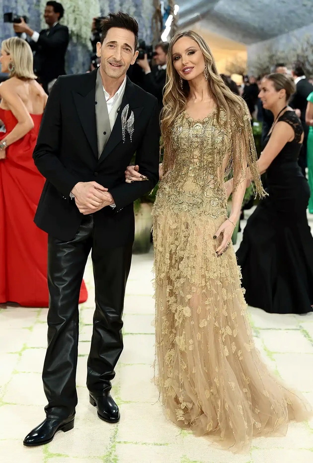 najmokjnite-i-najvljubeni-parovi-na-met-gala-2026-bijonse-i-djej-zi-izdominiraa-foto-11.jpg