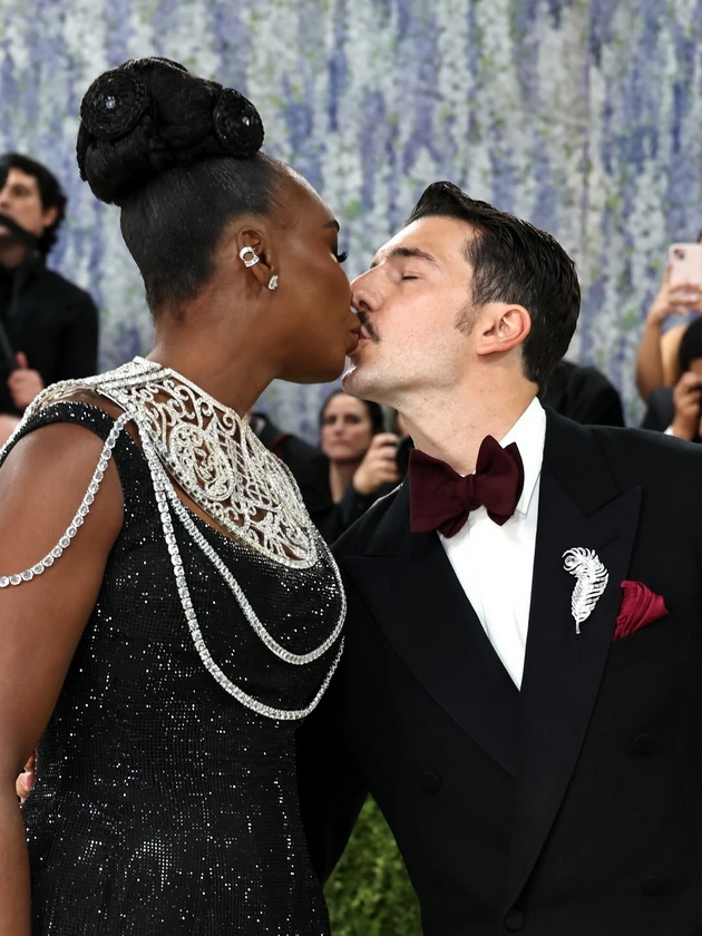 najmokjnite-i-najvljubeni-parovi-na-met-gala-2026-bijonse-i-djej-zi-izdominiraa-foto-14_2.jpg
