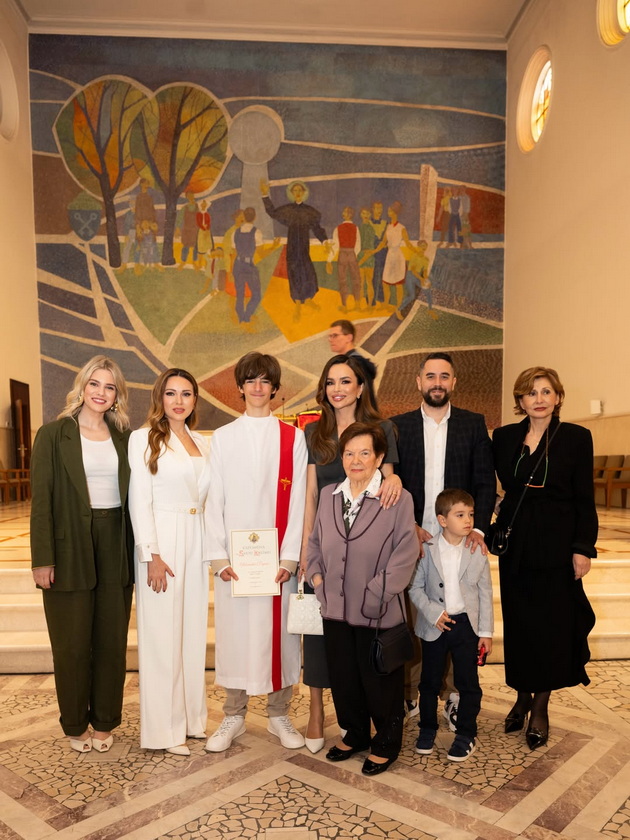 severina-objavi-fotki-od-sinot-na-crkoven-obred-za-primanje-sveta-potvrda-momcheto-porasnato-majkata-gorda-04.jpg