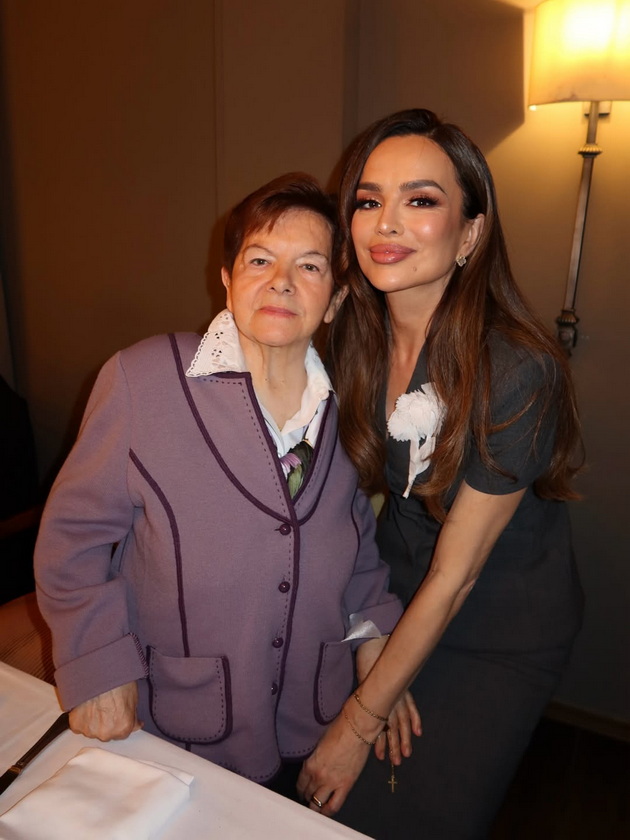 severina-objavi-fotki-od-sinot-na-crkoven-obred-za-primanje-sveta-potvrda-momcheto-porasnato-majkata-gorda-10.jpg