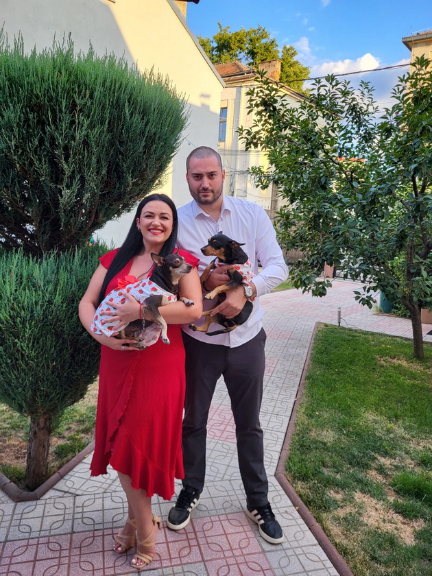 skopjanec-ja-zaprosi-sakanata-vo-manastirot-ostrog-spievme-vo-dvorot-utroto-na-kjebeto-ni-sletaa-gulabi-togash-ne-sfativ-deka-toa-e-simbol-13.jpeg