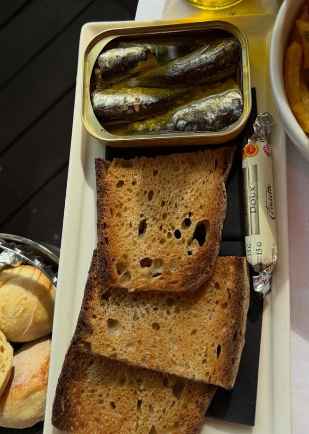ljupka-mitrova-se-gushka-so-soprugot-vo-pariz-i-se-fali-so-shopingot-od-chanel-na-prvata-godishnina-od-brak-29.jpg