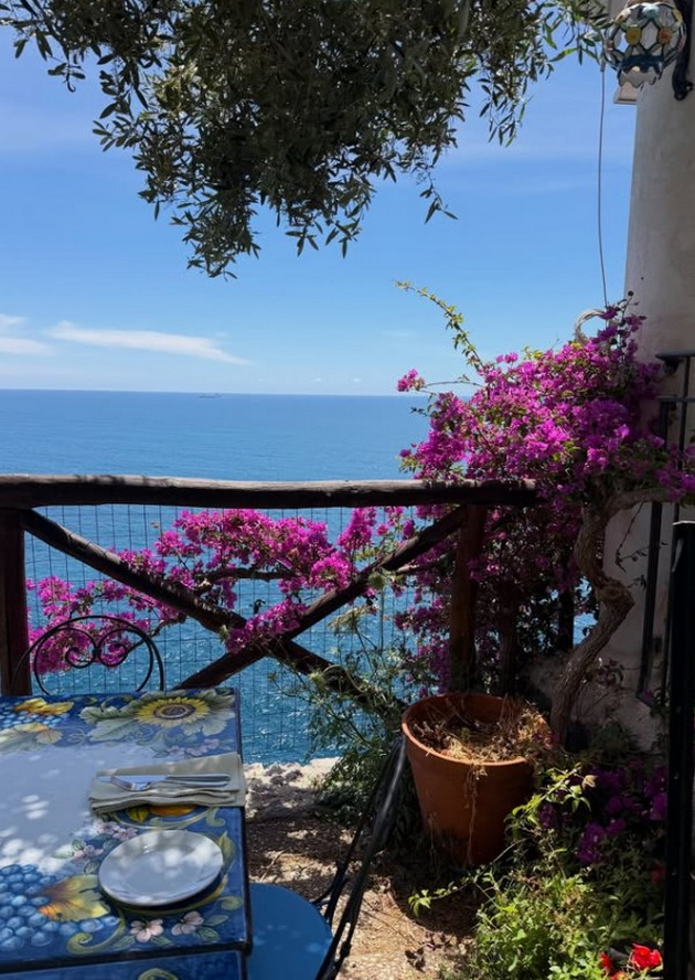 maja-kikiritkova-e-razocharana-od-amalfi-i-positano-guzhvi-sladoled-so-limon-e-20-evra-i-60-evra-zavrshija-vo-kanta-29.jpg