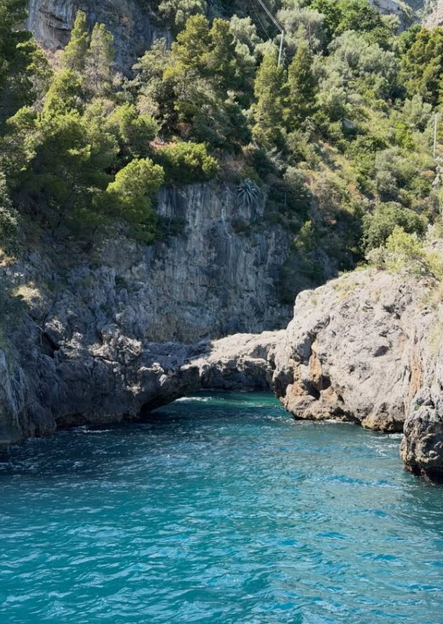 maja-kikiritkova-e-razocharana-od-amalfi-i-positano-guzhvi-sladoled-so-limon-e-20-evra-i-60-evra-zavrshija-vo-kanta-30.jpg