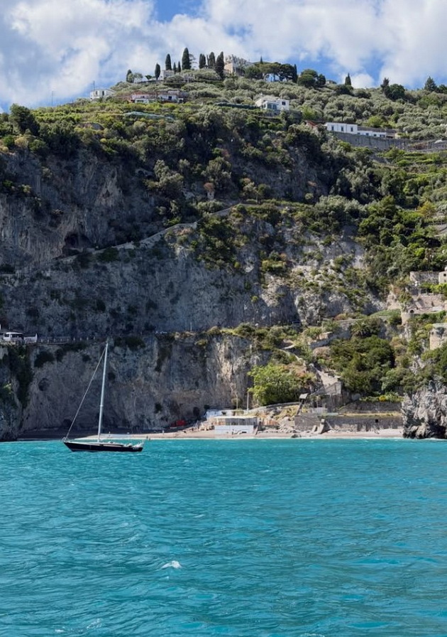 maja-kikiritkova-e-razocharana-od-amalfi-i-positano-guzhvi-sladoled-so-limon-e-20-evra-i-60-evra-zavrshija-vo-kanta-31.jpg