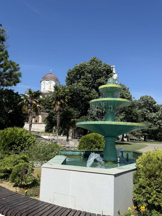 natalija-danailova-za-rodniot-grad-vo-bogdanci-zad-kukjata-imam-rid-se-budam-so-pesnata-na-pticite-gledam-zajdisonca-02.jpg