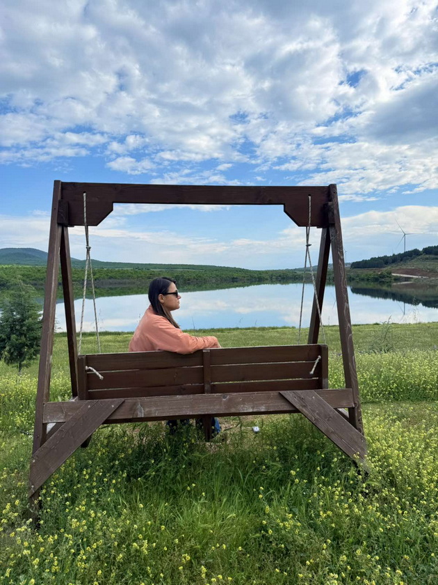 natalija-danailova-za-rodniot-grad-vo-bogdanci-zad-kukjata-imam-rid-se-budam-so-pesnata-na-pticite-gledam-zajdisonca-04.jpg