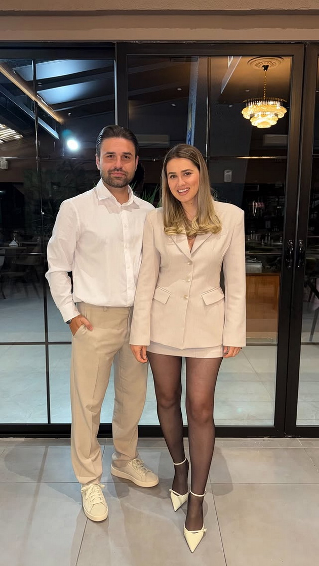od-partneri-za-matura-do-brachni-partneri-aleksandra-shijakoska-i-soprugot-edmond-bleskaat-na-15-godini-od-matura-05.jpg
