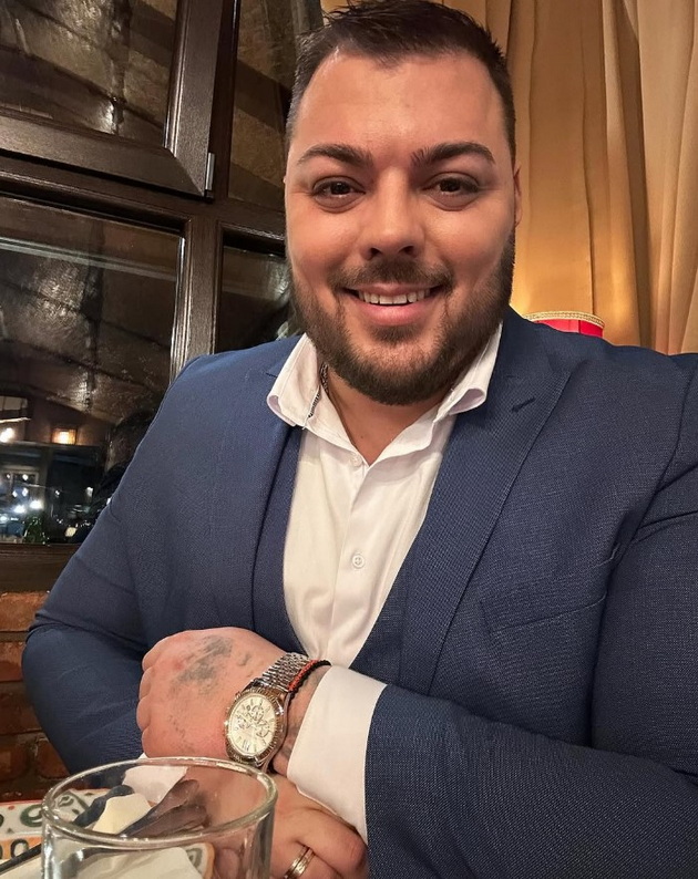 srpski-pejach-vo-alkoholizirano-izdanie-napravi-skandal-srede-avion-kapetanot-reagirashe-zavrshi-na-psihijatrija-04.jpg