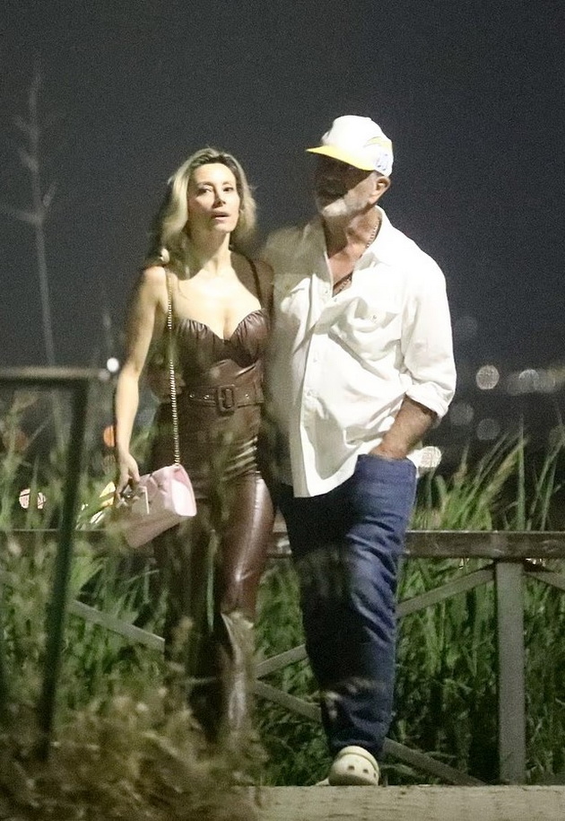 tinejdjer-vo-dusha-mel-gibson-70-ja-baknuva-i-gushka-novata-devojka-vo-rim-otkako-ja-napushti-34-godini-pomladata-sopruga-09.jpg