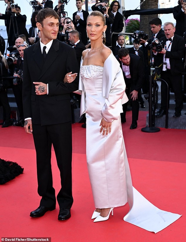 bela-hadid-na-kanski-filmski-festival-so-pomaliot-brat-beshe-vo-vrska-so-nikola-pelc-i-nego-go-skarala-so-roditelite-09.JPG