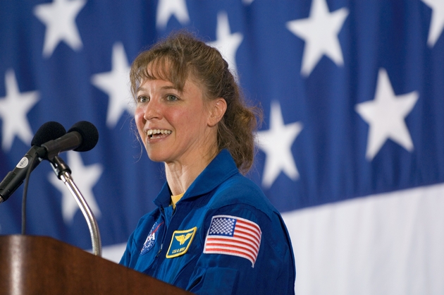 detali-za-najchudniot-ljuboven-triagolnik-vo-nasa-astronautka-so-chekan-i-pishatol-sakal-daja-ubie-ljubovnicatana-dechko-08.JPG