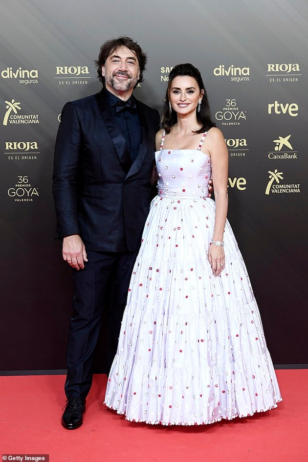 havier-bardem-ja-vozvishuva-penelope-kruz-po-16-godini-brak-ushte-ne-mi-se-veruva-deka-e-moja-05.JPG