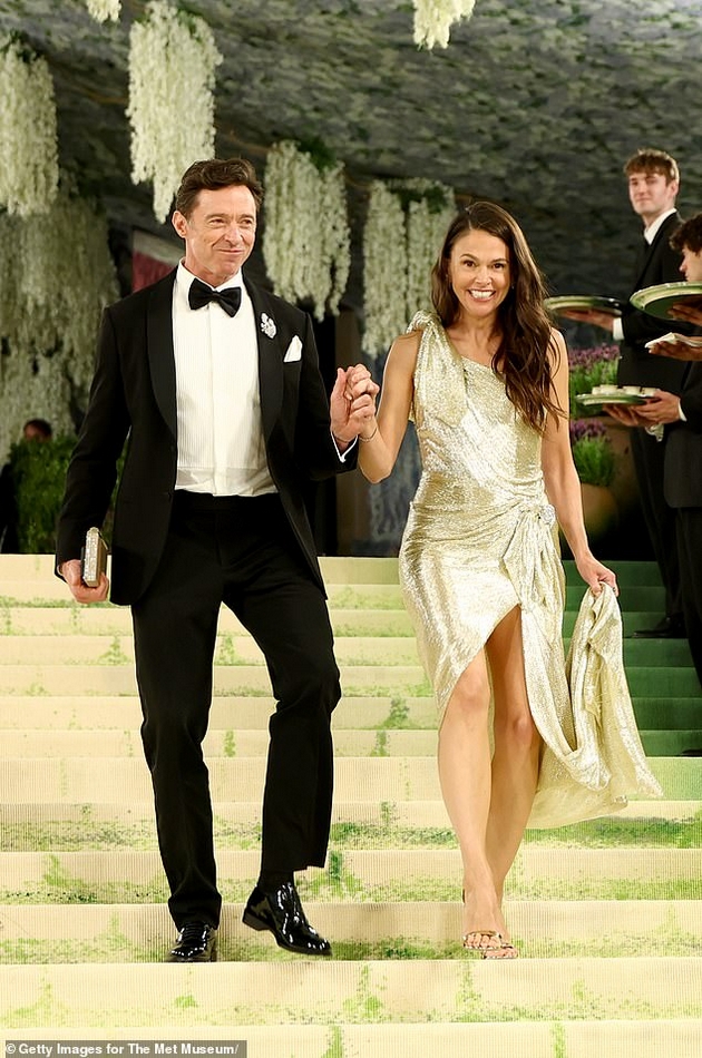 hju-dzhekmen-prodolzhuva-da-ja-ponizhuva-bivshata-sopruga-i-se-soochi-so-kritiki-ja-odnese-ljubovnicata-na-met-gala-03.JPG