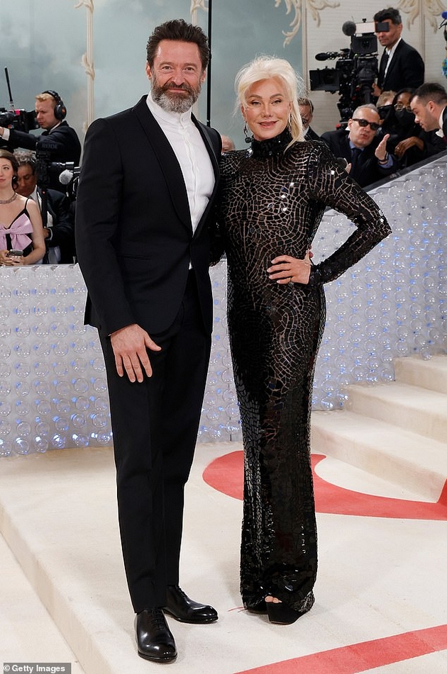 hju-dzhekmen-prodolzhuva-da-ja-ponizhuva-bivshata-sopruga-i-se-soochi-so-kritiki-ja-odnese-ljubovnicata-na-met-gala-07.JPG