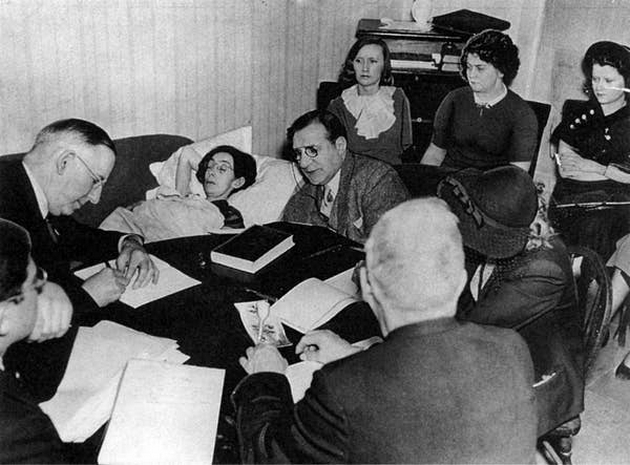 im-pagjale-zabi-i-umirale-vo-agonija-bidejkji-rabotele-so-radioaktivna-boja-tazhnata-prikazna-za-radiumskite-devojki-14.JPG