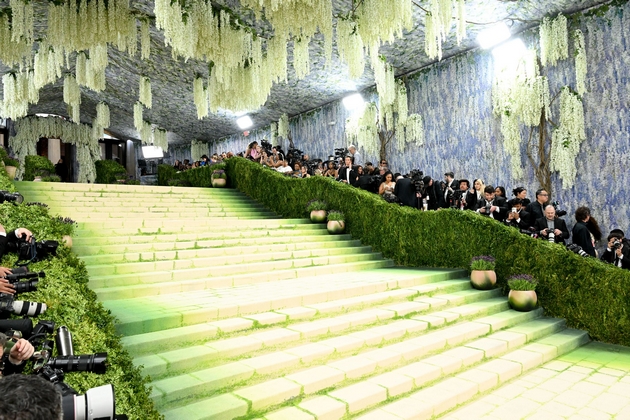 kreacii-na-met-gala-2026-koi-bea-inspirirani-od-vistinski-umetnichki-dela-foto-02.JPG