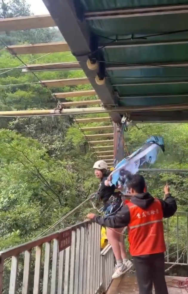mornichavo-video-devojka-zagina-vo-park-vo-kina-padna-vo-bezdna-od-adrenalinska-lulashka03.JPG