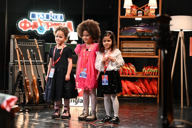 muzichka-fabrika-povtorno-gi-sobra-semejstvata-pred-malite-ekrani-21.JPG