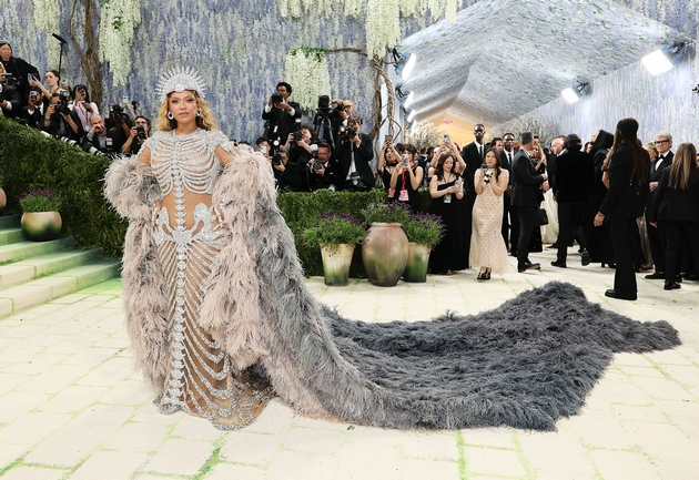 neprijatni-momenti-shto-ja-odbelezhaa-met-gala-2026-najsmeshnite-tvitovi-za-nastanot-07.JPG