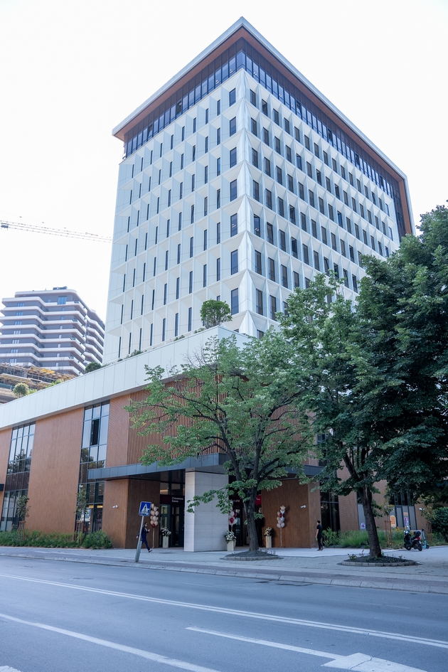 nova-centralna-filijala-za-novo-poglavje-vo-rabotenjeto-na-stopanska-banka-02.JPG