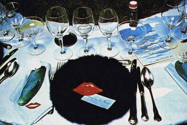 preparirani-zhivotni-kako-ukrasi-gosti-so-mornichavi-maski-bizarni-fotki-od-legendarniot-bal-na-rotshildovi-od-1970-tite-14.JPG