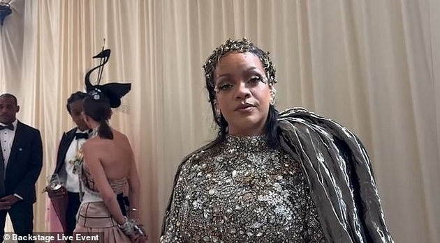 rijana-nervozna-na-met-gala-dodeka-ejsap-roki-flertuva-so-druga-zhena-se-raspravaa-i-vo-limuzina-video-10.JPG