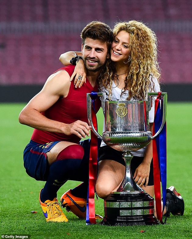 shakira-emotivna-za-razdelbata-od-pike-i-najmrachniot-period-od-zhivotot-toj-uzhiva-vo-venecija-so-ljubovnicata-pred-4-tata-godishnina-07.JPG