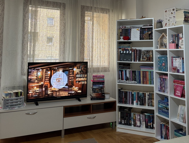 aleksandra-od-skopje-ima-biblioteka-od-600-knigi-obozhava-dela-od-domashni-avtori-koi-5-i-se-omileni-15.jpeg