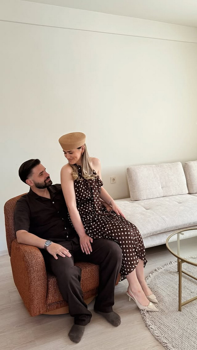 aleksandra-shijakoska-go-proslavi-kurban-bajram-so-semejstvoto-zaljubeno-go-gleda-soprugot-izdominira-vo-eleganten-autfit-02.jpg