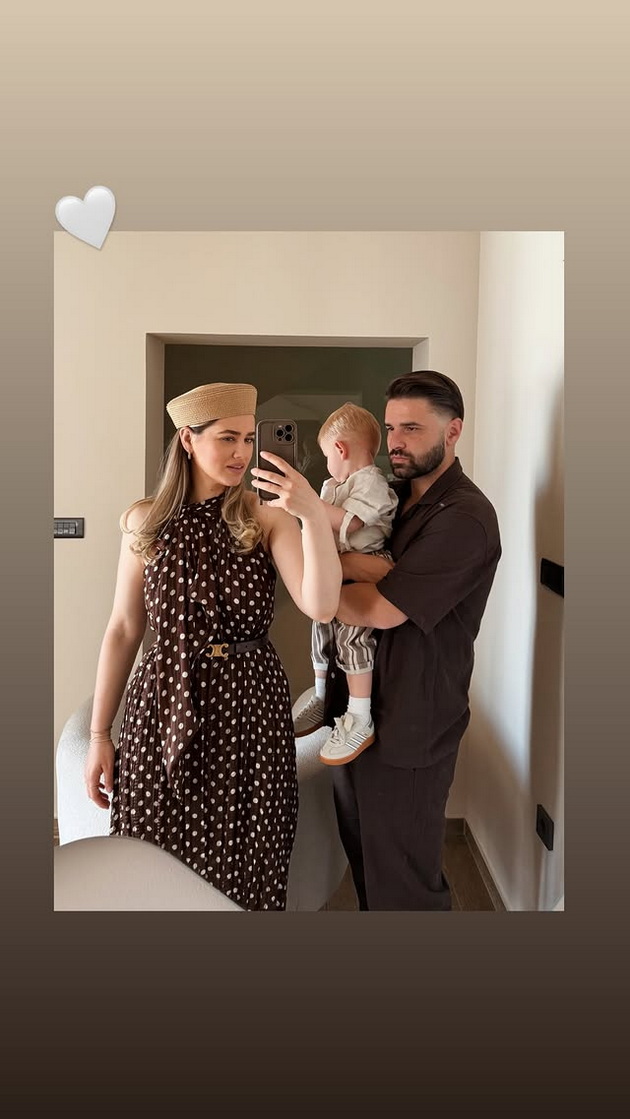 aleksandra-shijakoska-go-proslavi-kurban-bajram-so-semejstvoto-zaljubeno-go-gleda-soprugot-izdominira-vo-eleganten-autfit-04.jpg