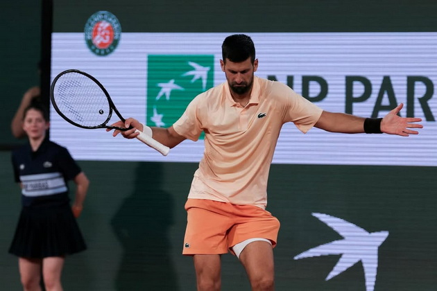 nosi-jakna-so-glina-od-teniskite-tereni-tancuva-so-kjerkata-nole-e-povtorno-glaven-fraer-na-roland-garros-08.jpg