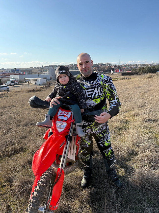 petar-mijalkov-nash-moto-shampion-pri-pad-skrshiv-shaka-i-imav-operacija-na-nogata-po-4-dena-otidov-da-vozam-trka-09.jpg