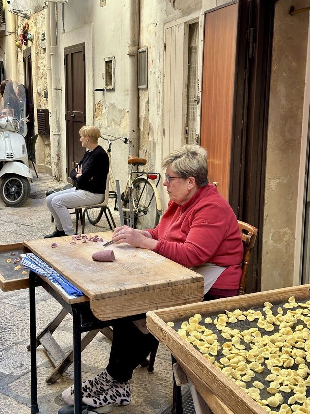 virdjinija-od-skopje-za-solo-patuvanjeto-vo-pulja-im-dadov-smestuvanje-na-2-devojki-vo-nevolja-se-fotkav-sama-so-stativ-10.jpeg