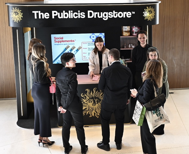 the-publicis-drugstore-go-privlece-vnimanieto-na-samitot-makedonija-2026-kreativna-aktivacija-po-povod-30-godini-publicis-grup-makedonija-01.jpg