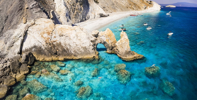 plazhata-lalaria-na-skijatos-e-skrien-raj-so-najubava-tirkizna-voda-kako-se-stiga-i-shto-ve-ochekuva-tamu-05.jpg